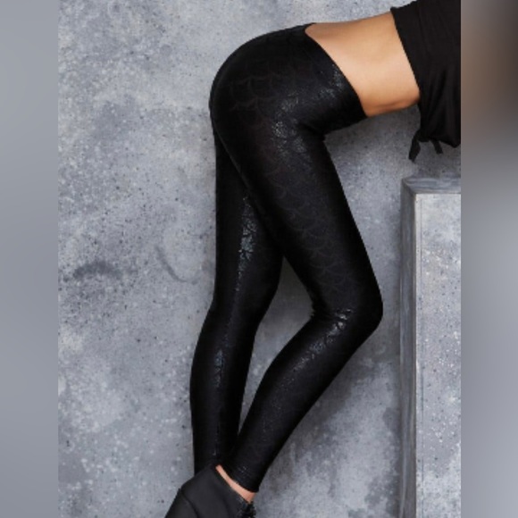 Blackmilk Pants - Blackmilk Mermaid Midnight HW Leggings Size Small